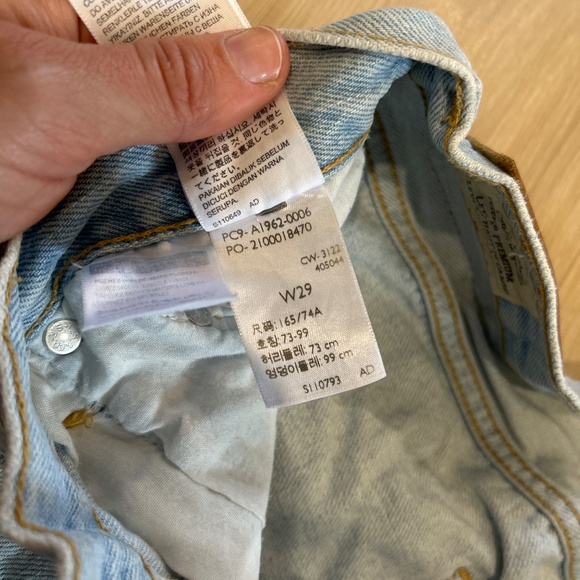 Levi’s Jean shorts 501 W29 - Picture 3 of 3